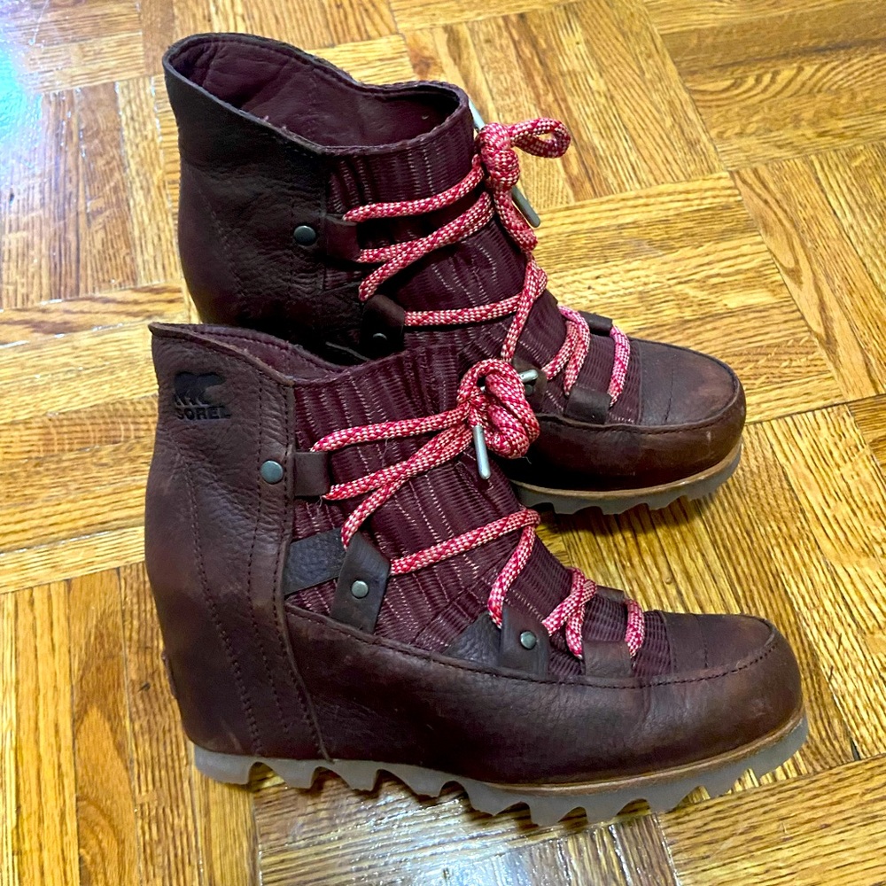Sorel Women's Dark Brown and Red Lace-Up Boots